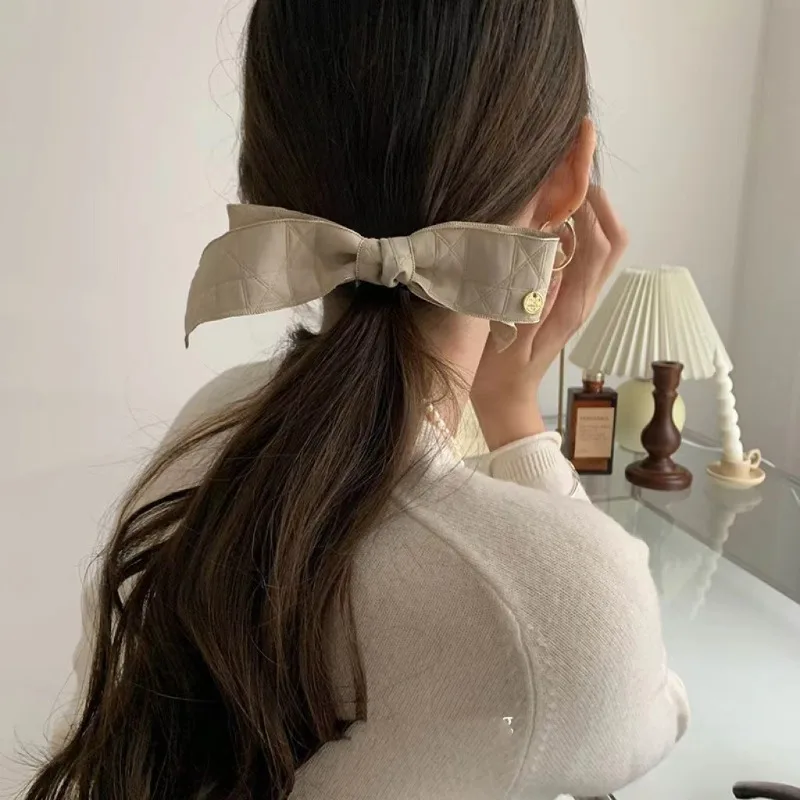 Элегантная заколка для волос в темную клетку с бантом для женщин. Элегантная заколка для челки с нескользящей ручкой. Универсальные заколки для волос на затылке для девочек.
Элегантная заколка для волос в темную клетку с бантом для женщин. Элегантная заколка для челки с нескользящей ручкой. Универсальные заколки для волос на затылке для девочек.