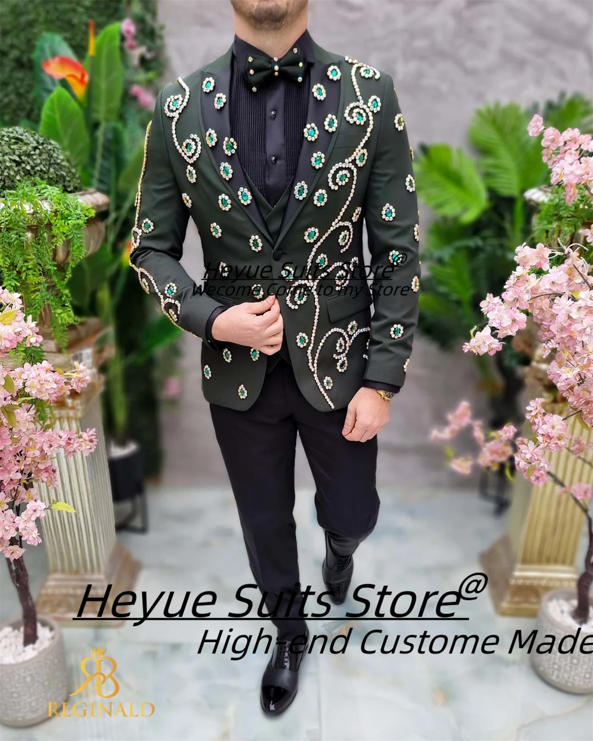 High-qublity Beaded Business Suits For Men Customized Slim Fit Peak Lapel Groom Wedding Tuxedos 3 Pieces Sets trajes para hombre
High-qublity Beaded Business Suits For Men Customized Slim Fit Peak Lapel Groom Wedding Tuxedos 3 Pieces Sets trajes para hombre