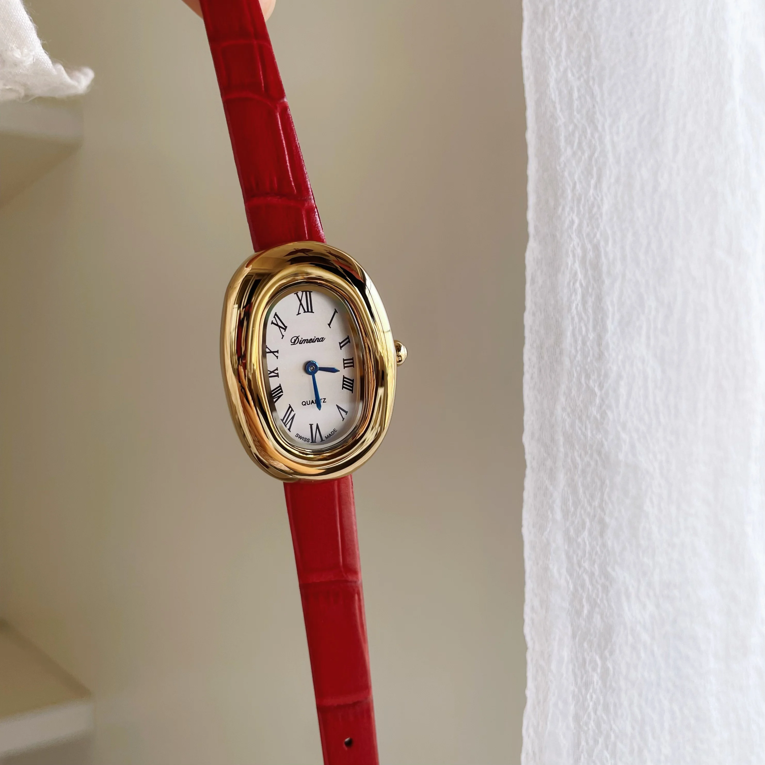 Elegant Women'S WristwatchRetroStyleOval Leather WatchClassic Light Luxury Quartz Watch2026 New Style, Birthday Gift For Ladies.
Elegant Women'S WristwatchRetroStyleOval Leather WatchClassic Light Luxury Quartz Watch2026 New Style, Birthday Gift For Ladies.