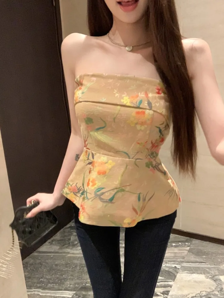 Retro Embroidered Tube Top Vest Women's Summer New Waist-Cinching Slimming High-End Short Backless Sleeveless Top
Retro Embroidered Tube Top Vest Women's Summer New Waist-Cinching Slimming High-End Short Backless Sleeveless Top