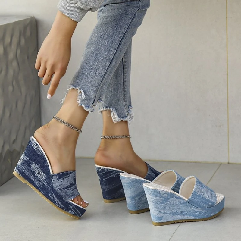 New Women Sandal Trendy Fashion Summer Slippers Versatile Comfort Anti Slip Casual Women Shoe Large Denim Trendy High Heels
New Women Sandal Trendy Fashion Summer Slippers Versatile Comfort Anti Slip Casual Women Shoe Large Denim Trendy High Heels