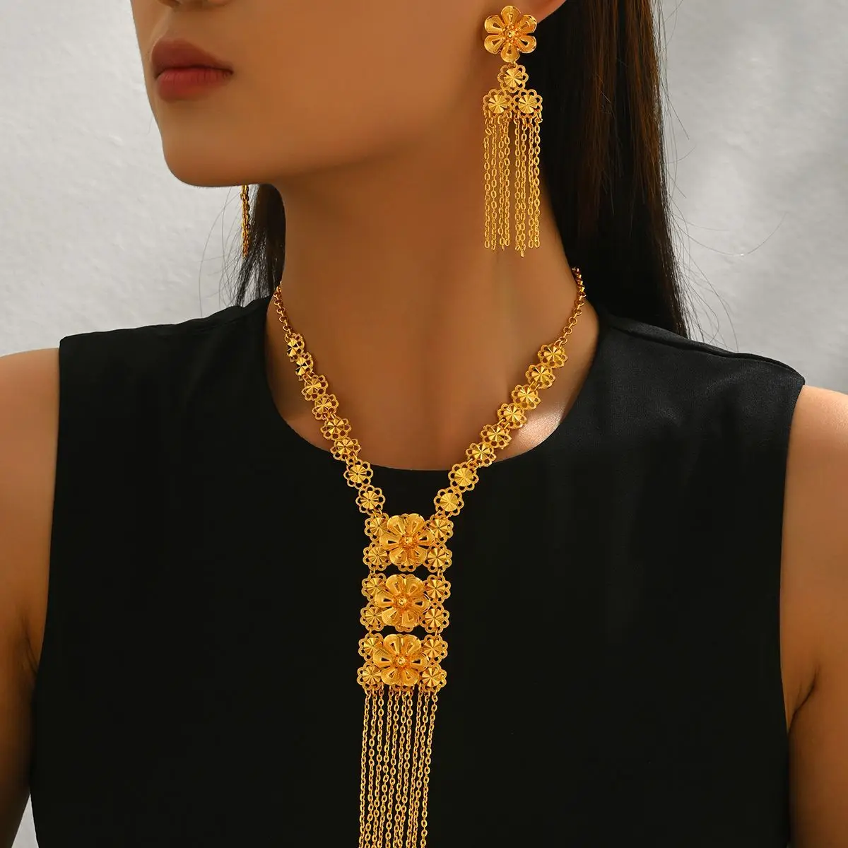 New Dubai Fashion 24K Gold Plated Necklace and Earrings - A Delicate Engagement Party Jewelry Set for Your Beloved
New Dubai Fashion 24K Gold Plated Necklace and Earrings - A Delicate Engagement Party Jewelry Set for Your Beloved