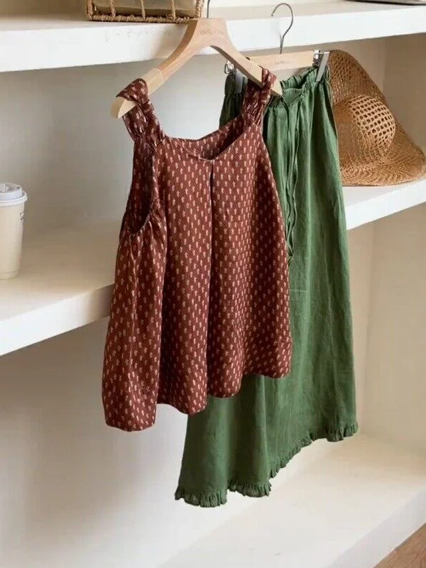 Summer Vacation Style Retro Printed Floral Halter Vest High Waist Slit Skirt Set Women's Fashionable Two-Piece Ensemble
Summer Vacation Style Retro Printed Floral Halter Vest High Waist Slit Skirt Set Women's Fashionable Two-Piece Ensemble