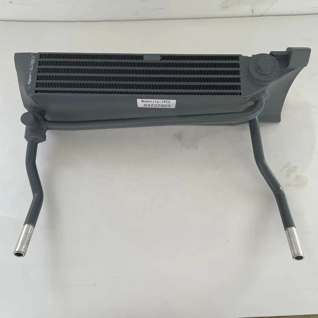Hot Sale deutz Engine Spare Parts 04237923 04158574 Lubric Oil Cooler for BF4L 913/BF4L914
Hot Sale deutz Engine Spare Parts 04237923 04158574 Lubric Oil Cooler for BF4L 913/BF4L914