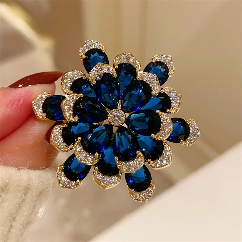 Новинка, броши Royalblue в форме цветка для женщин и мужчин, булавки, роскошная брошь для мужчин, Вечерний Подарок на день рождения
Новинка, броши Royalblue в форме цветка для женщин и мужчин, булавки, роскошная брошь для мужчин, Вечерний Подарок на день рождения