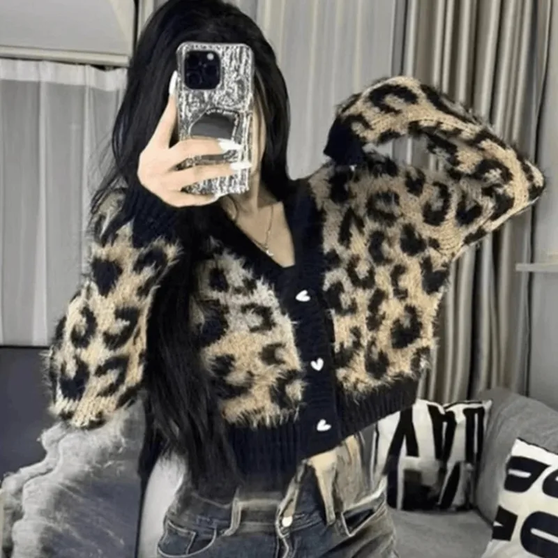 The new leopard print mink crop top for autumn and winter is a fashionable and loose slouchy cardigan knitted jacket
The new leopard print mink crop top for autumn and winter is a fashionable and loose slouchy cardigan knitted jacket
