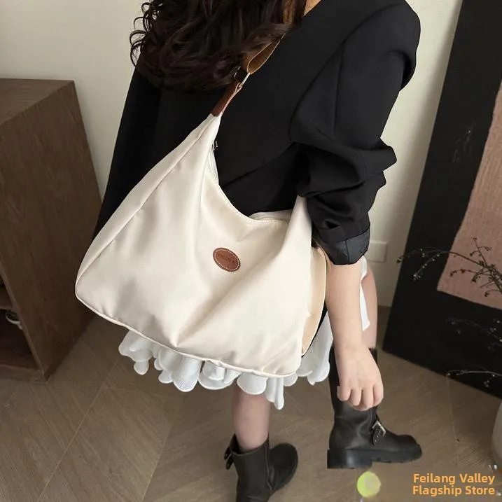 Large Capacity Oxford Cloth Tote Bag Women's Commuter Single Shoulder Bag Student Class Crossbody Bag Soft Polyester
Large Capacity Oxford Cloth Tote Bag Women's Commuter Single Shoulder Bag Student Class Crossbody Bag Soft Polyester