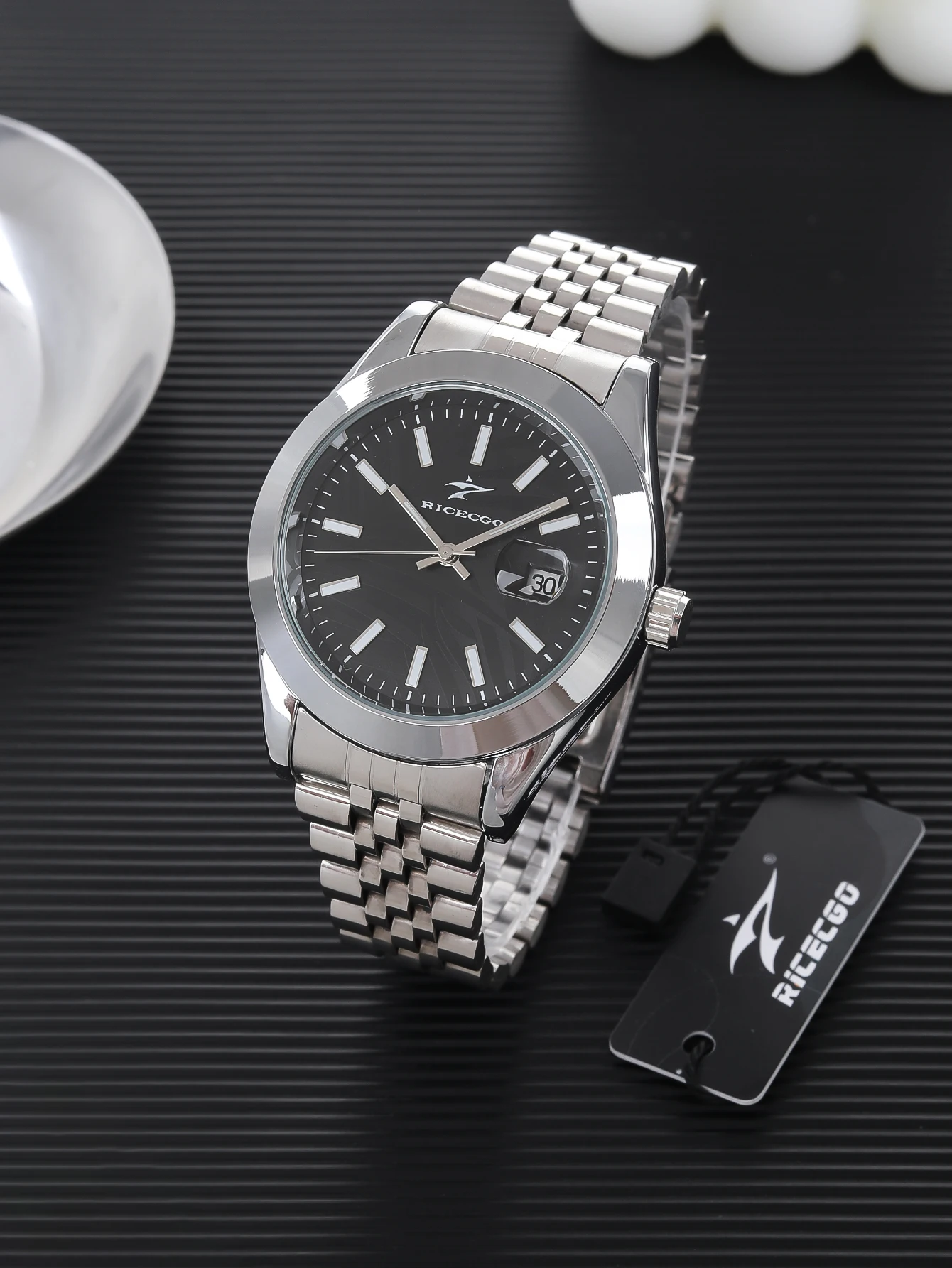 Ricecgo 1Pc Men's Classic Quartz Watch - Business Style, Round Dial, Bar Scale, Calendar Display, Stainless Steel Strap, Quartz Movement, Suitable for Daily Wear, Ideal Gift for Birthdays or Special Occasions
Ricecgo 1Pc Men's Classic Quartz Watch - Business Style, Round Dial, Bar Scale, Calendar Display, Stainless Steel Strap, Quartz Movement, Suitable for Daily Wear, Ideal Gift for Birthdays or Special Occasions