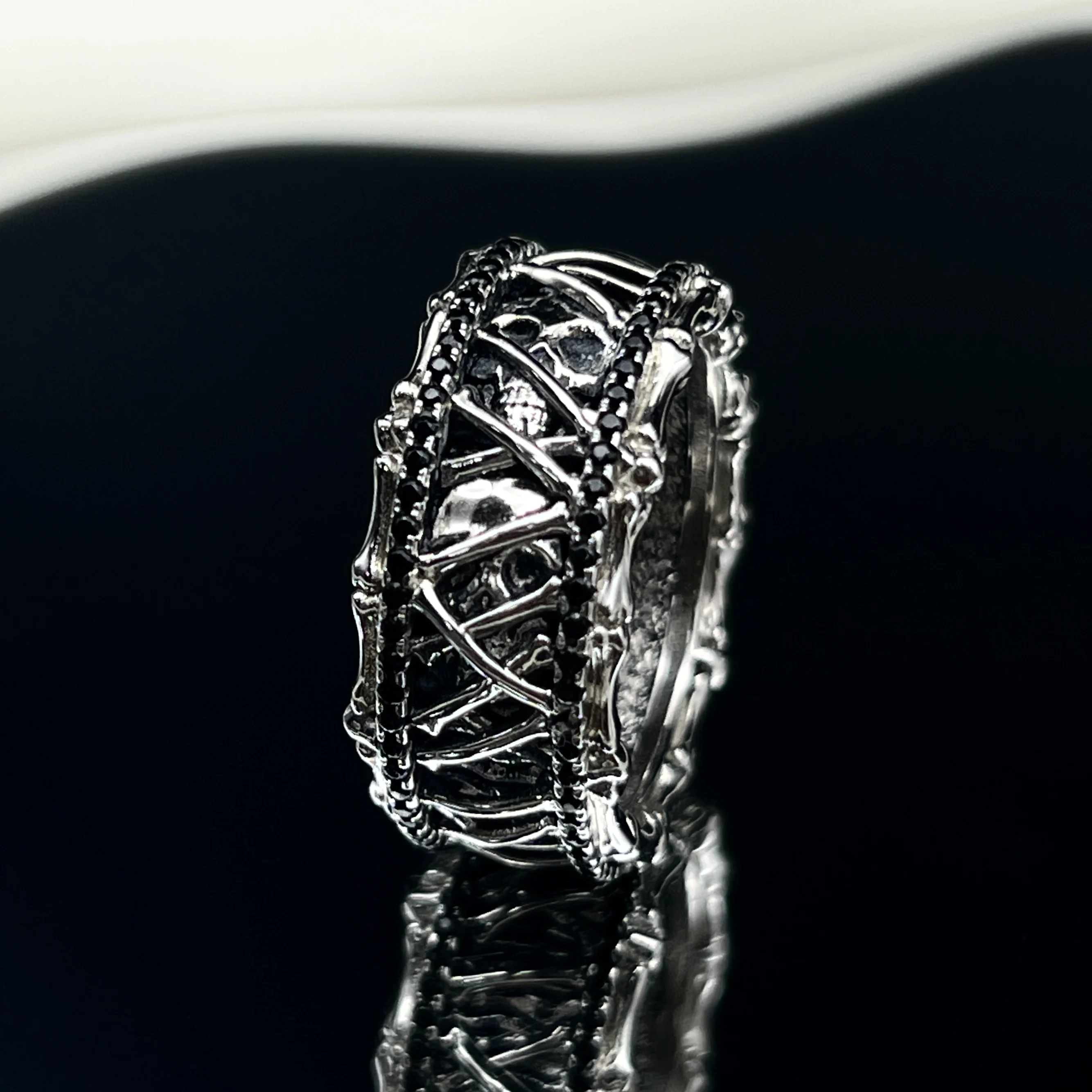 Unafraid of Thorns Ring, 925 Sterling Silver Men's Ring, Retro Design
Unafraid of Thorns Ring, 925 Sterling Silver Men's Ring, Retro Design