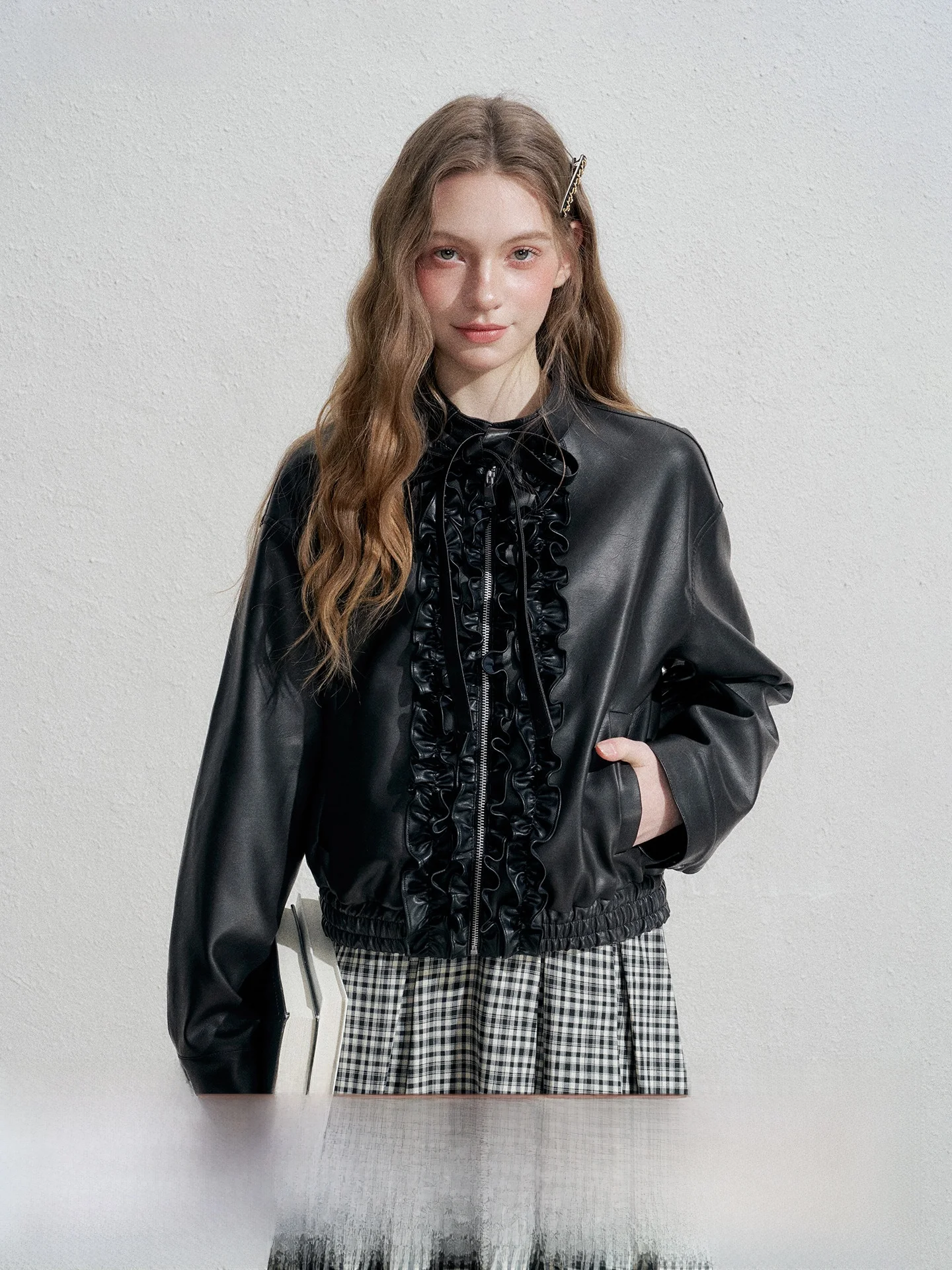 Faionable Bla Leather Jaet Women's ort Coat Spring Autumn New Arrival Empire2025 Wooden Ruffle Design Commute Sle
Faionable Bla Leather Jaet Women's ort Coat Spring Autumn New Arrival Empire2025 Wooden Ruffle Design Commute Sle