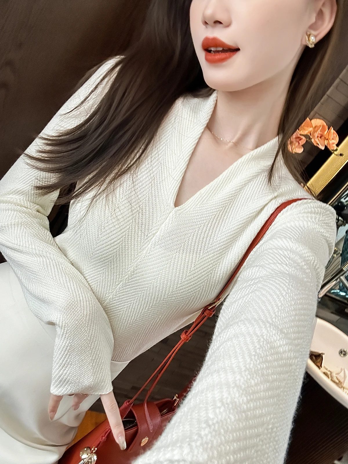 Женская повседневная кофта из мягкой вязки с геометрическим узором, приталенная, цвет каштановый, с V-образным вырезом, длинный рукав
Женская повседневная кофта из мягкой вязки с геометрическим узором, приталенная, цвет каштановый, с V-образным вырезом, длинный рукав