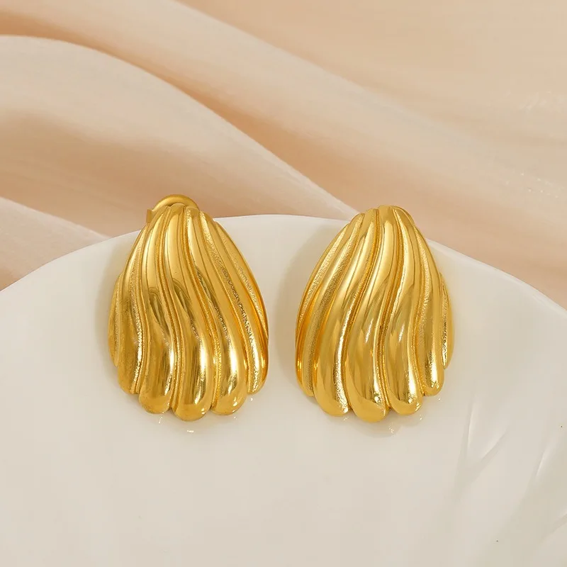 Temperament Retro Niche Premium French Earrings Stainless Steel Gold-plated Geometric Irregular Stud Earrings Women
Temperament Retro Niche Premium French Earrings Stainless Steel Gold-plated Geometric Irregular Stud Earrings Women