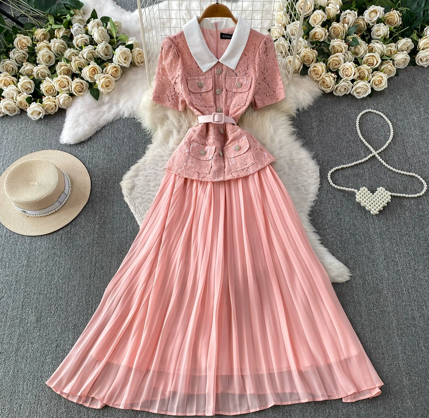 Elegant Contrast White Collar Fake Two Piece Maxi Dress Women Short Sleeve Embroidery Lace Spliced Chiffon Pleated Long Dress
Elegant Contrast White Collar Fake Two Piece Maxi Dress Women Short Sleeve Embroidery Lace Spliced Chiffon Pleated Long Dress
