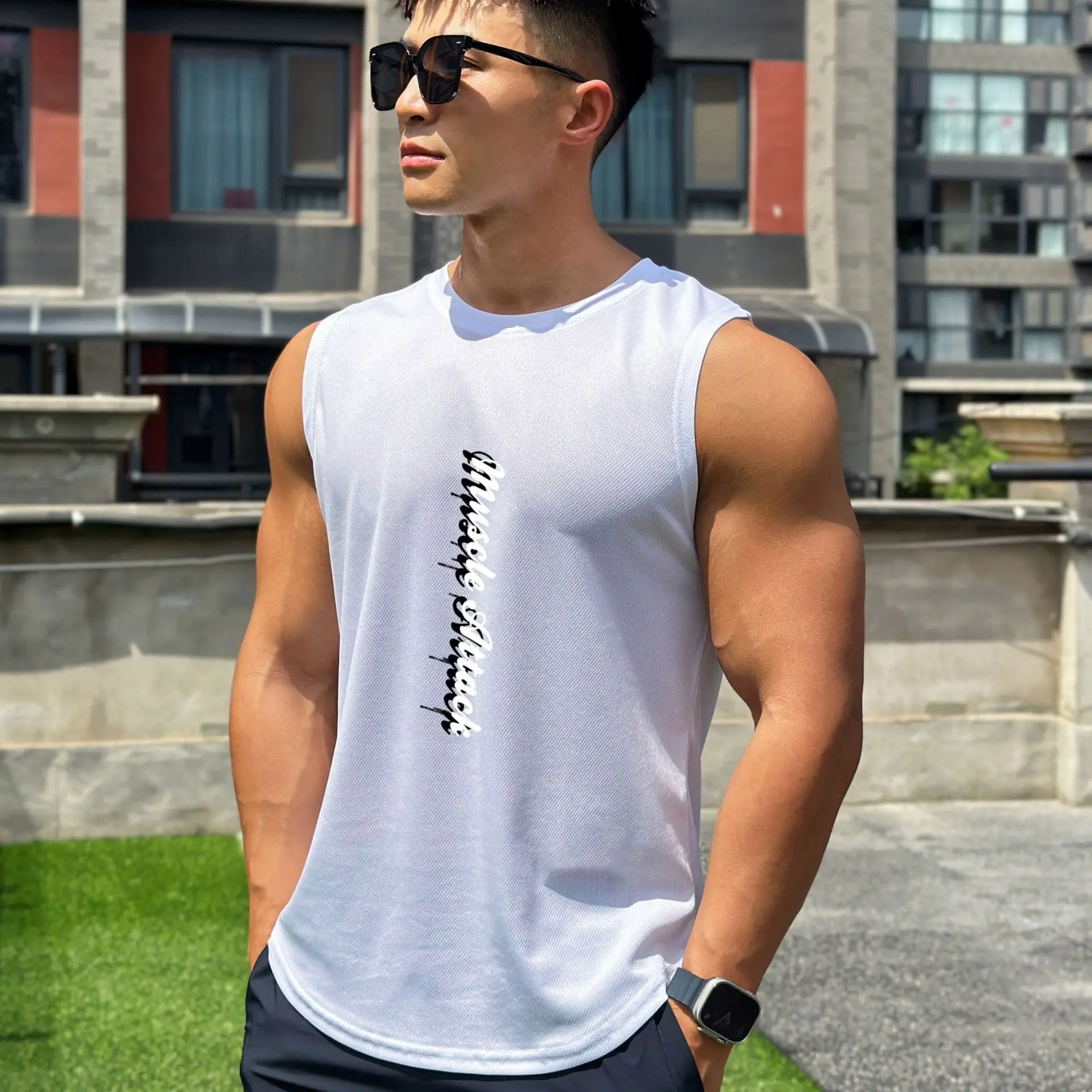 Summer New Trend Men's Pullover Round Neck Mesh Bottom Shirt Sports Fitness Top Sleeveless Vest Quick Dry
Summer New Trend Men's Pullover Round Neck Mesh Bottom Shirt Sports Fitness Top Sleeveless Vest Quick Dry