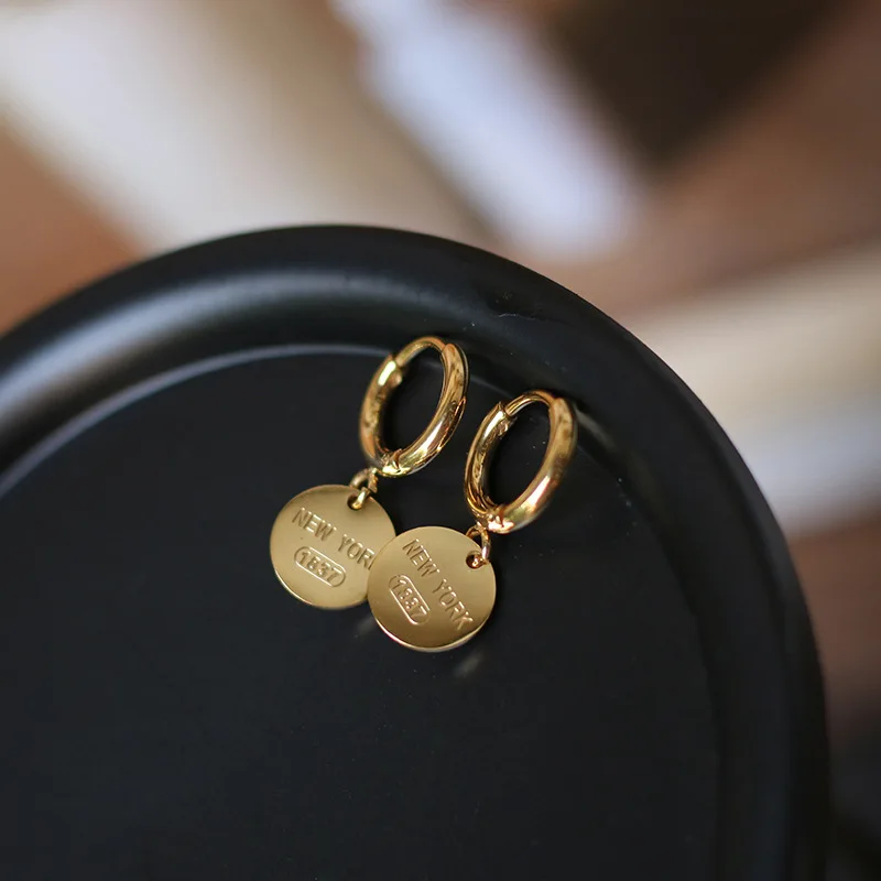 English Letter Disc Brand Earring Hoop 18k Gold Coin Exquisite Jewelry for Women Elegant Vintage Wind Anti-allergy wholesale
English Letter Disc Brand Earring Hoop 18k Gold Coin Exquisite Jewelry for Women Elegant Vintage Wind Anti-allergy wholesale