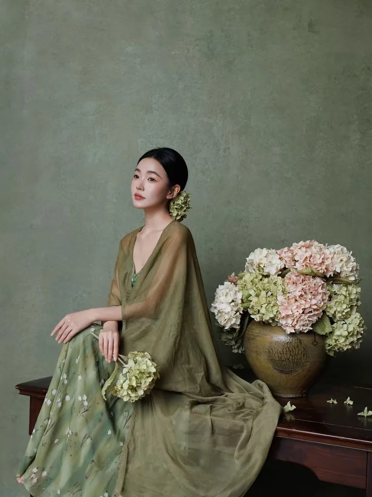 2026 New Green Art Photography Costume Studio Chinese Style Elegance Atmosphere Cold Tone Painted Feeling Zen Spirit Fashion
2026 New Green Art Photography Costume Studio Chinese Style Elegance Atmosphere Cold Tone Painted Feeling Zen Spirit Fashion