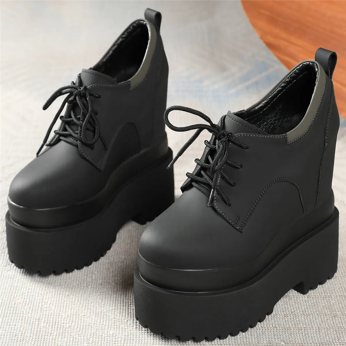 2023 Party Pumps Shoes Women Lace Up Genuine Leather Super High Heels Ankle Boots Female Round Toe Fashion Sneakers Casual Shoes
2023 Party Pumps Shoes Women Lace Up Genuine Leather Super High Heels Ankle Boots Female Round Toe Fashion Sneakers Casual Shoes