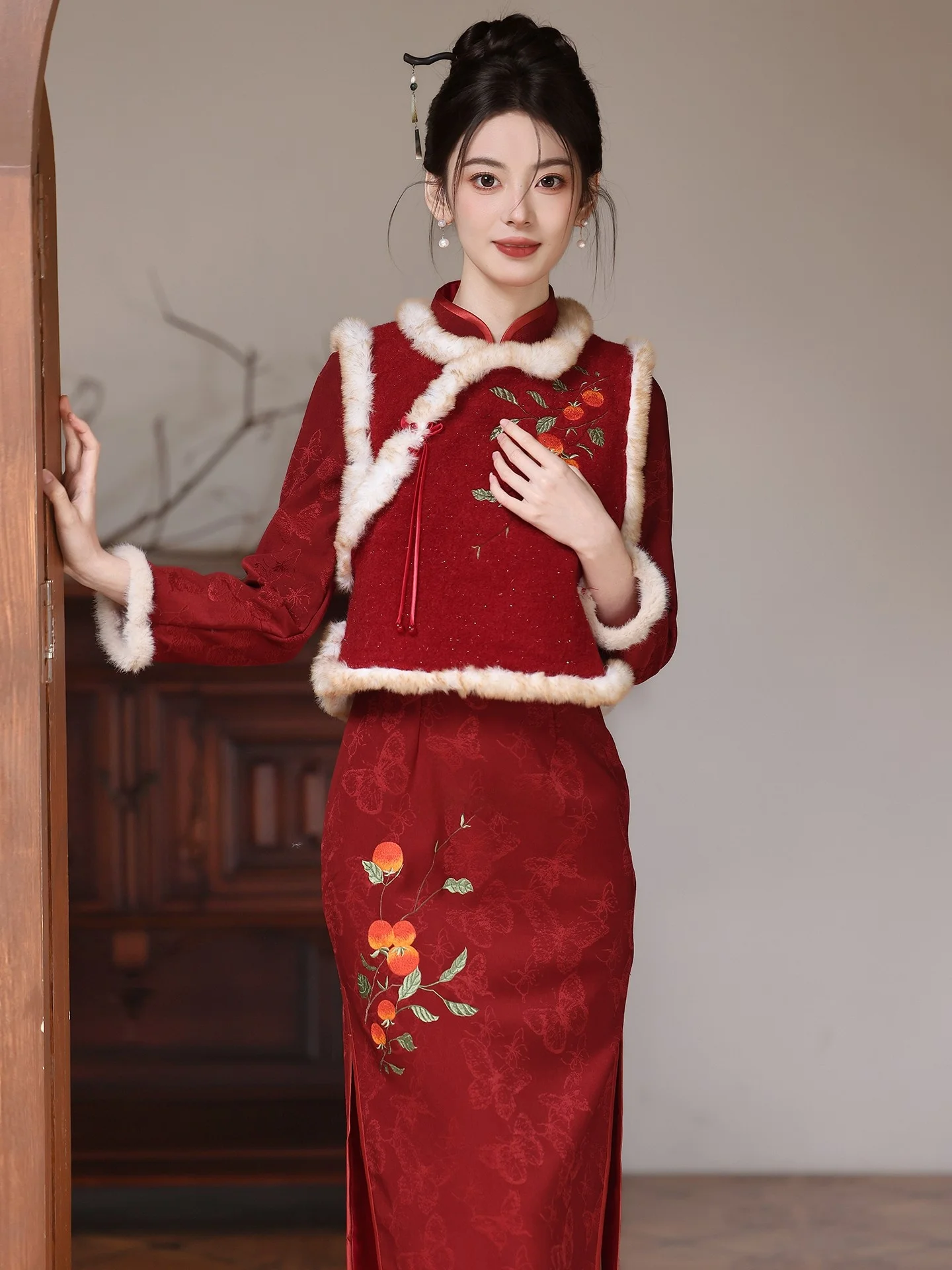 Red Embroidered Fce Lined Wedding Suit Chinese Sle New Year Visit Outfit Winter Season Women's Hanfu Ensemble
Red Embroidered Fce Lined Wedding Suit Chinese Sle New Year Visit Outfit Winter Season Women's Hanfu Ensemble