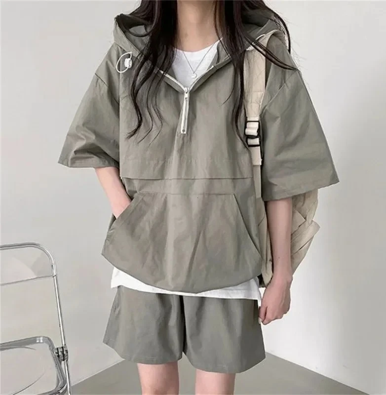 Комплекты для женщин, спортивный костюм из 2 предметов, летние шорты, футболка с капюшоном, свободный спортивный костюм, тренировочный нижний костюм
Комплекты для женщин, спортивный костюм из 2 предметов, летние шорты, футболка с капюшоном, свободный спортивный костюм, тренировочный нижний костюм