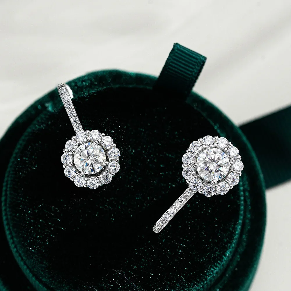 Lumia Fashionable Round Hoop Hip-Hop Earrings for Women each 1ct Mossanite D-Color Platinum PT950 Ear Stud Jewelry Gifts
Lumia Fashionable Round Hoop Hip-Hop Earrings for Women each 1ct Mossanite D-Color Platinum PT950 Ear Stud Jewelry Gifts