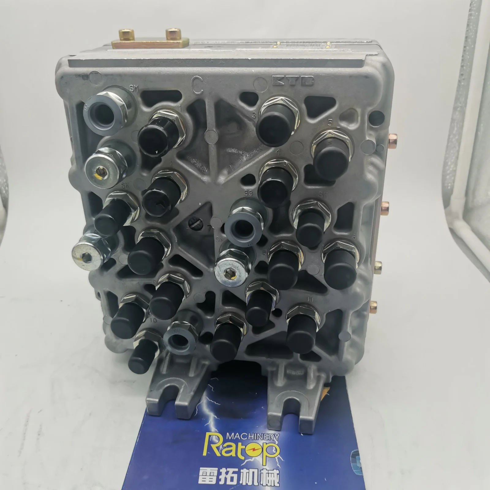 YA00000543 4468336 Челночный клапан 4468337 Сигнальный клапан 4718276 4486321 4718274 Для ZAX200 
YA00000543 4468336 Челночный клапан 4468337 Сигнальный клапан 4718276 4486321 4718274 Для ZAX200