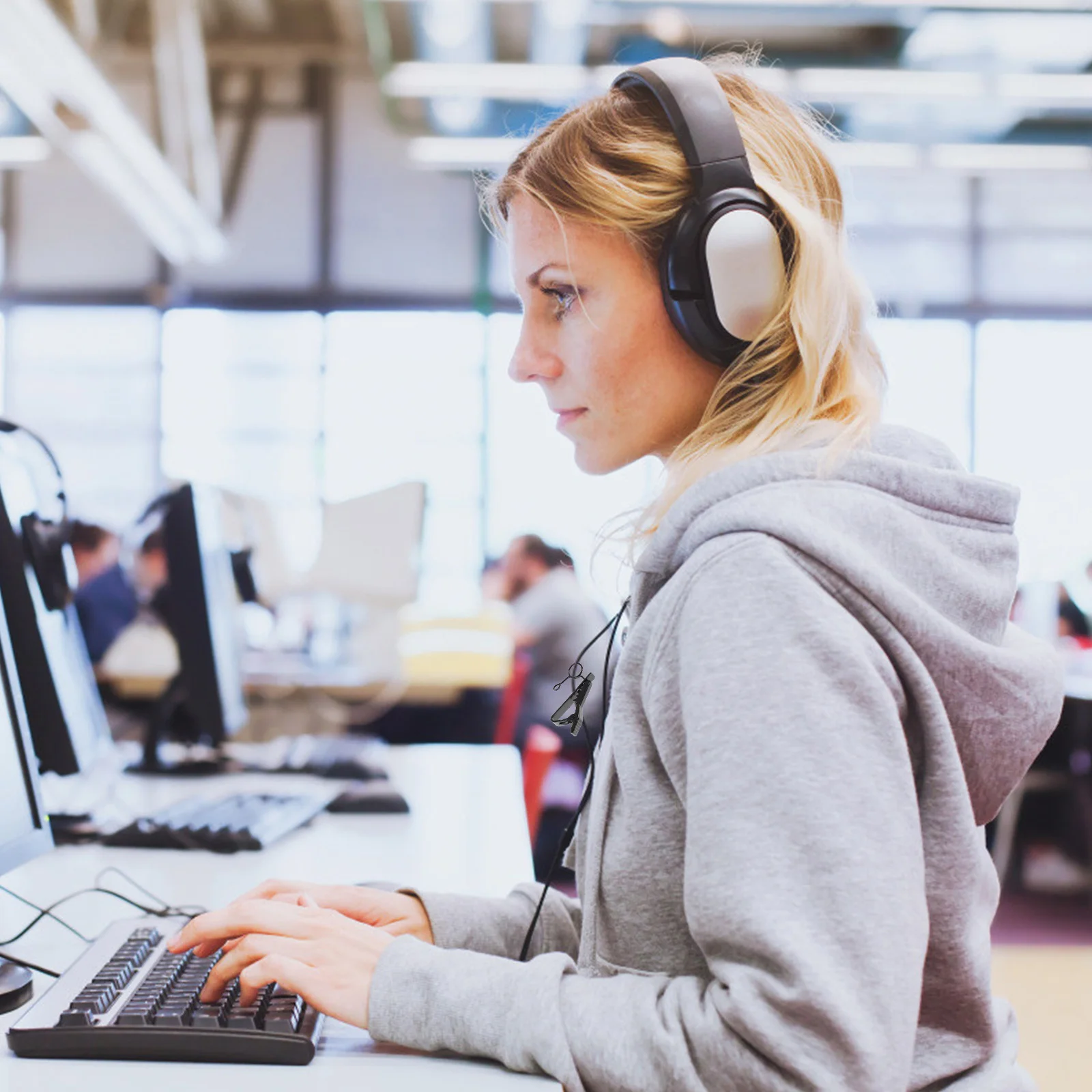 10Pcs Mic Lapel Clip High Elasticity Microphone Holder Clip for Stage Conference Performance Reliable Mic Wire Clips Accessories
10Pcs Mic Lapel Clip High Elasticity Microphone Holder Clip for Stage Conference Performance Reliable Mic Wire Clips Accessories