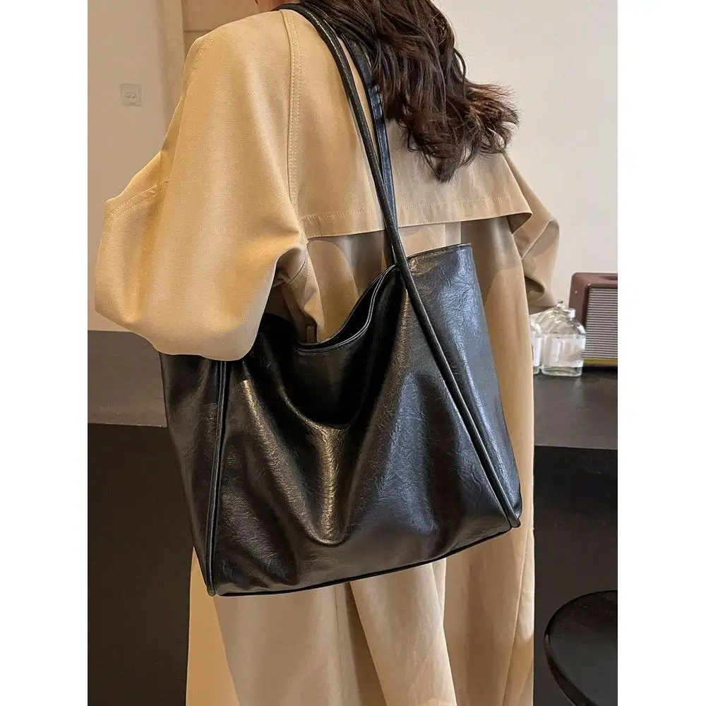 Capacity Womens Tote Bag, New Handbag, HighEnd Soft Large Capacity Bag, Niche Design Shoulder Bag, College Student Commuter Bag
Capacity Womens Tote Bag, New Handbag, HighEnd Soft Large Capacity Bag, Niche Design Shoulder Bag, College Student Commuter Bag