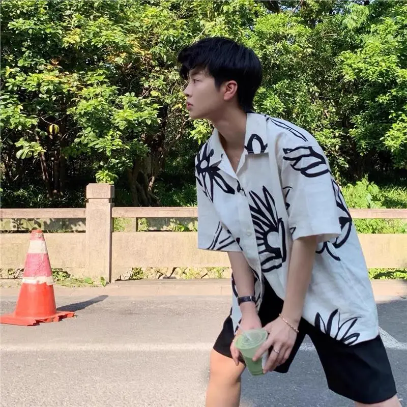 Loose Fit Large Size 300 Pounds Japanese Style Short Sleeve Shirt Men's Printed Casual Floral Pattern Hong Kong Style Retro Top
Loose Fit Large Size 300 Pounds Japanese Style Short Sleeve Shirt Men's Printed Casual Floral Pattern Hong Kong Style Retro Top
