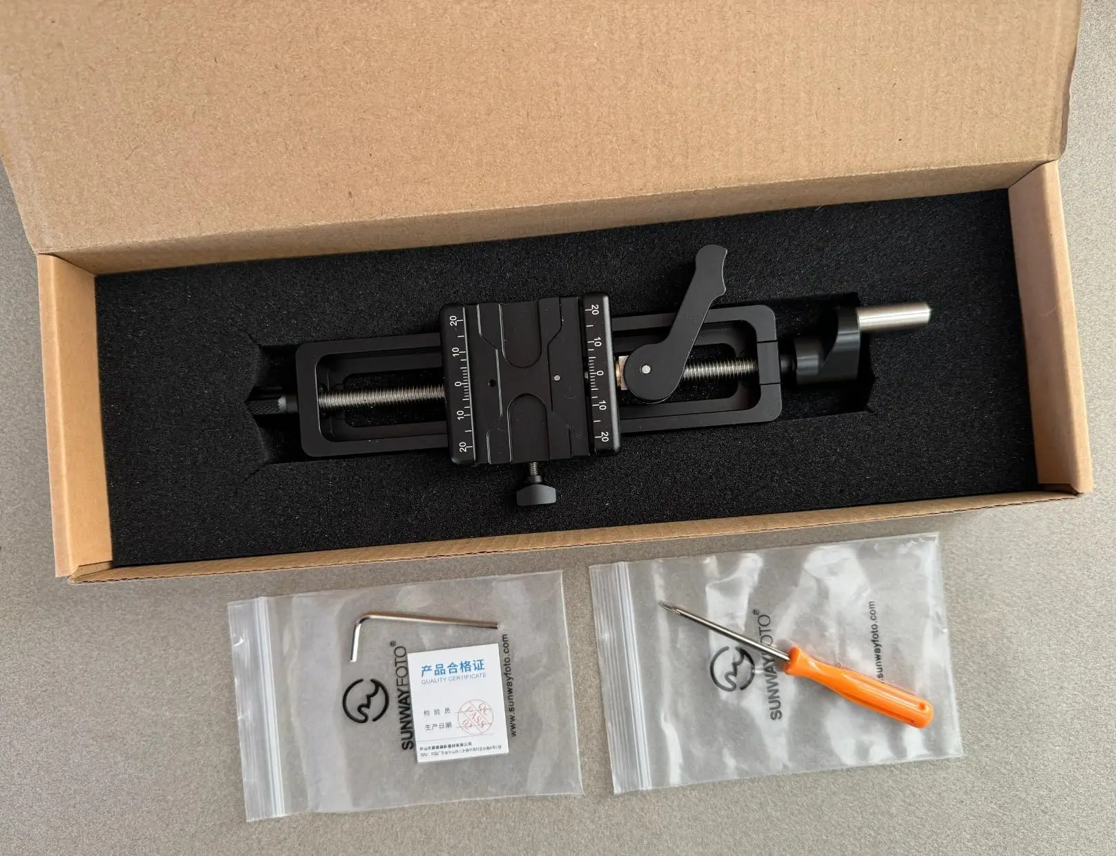 SunwayFoto MFR-150 Macro Focusing Rail, 15lbs Load Capacity Wormdrive Macro Rail for Precision Focus
SunwayFoto MFR-150 Macro Focusing Rail, 15lbs Load Capacity Wormdrive Macro Rail for Precision Focus