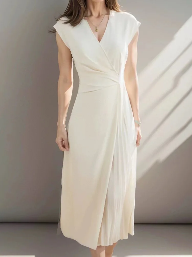 V-neck dress women's light luxury temperament splicing pleated sleeveless mid length skirt 2024 new summer
V-neck dress women's light luxury temperament splicing pleated sleeveless mid length skirt 2024 new summer