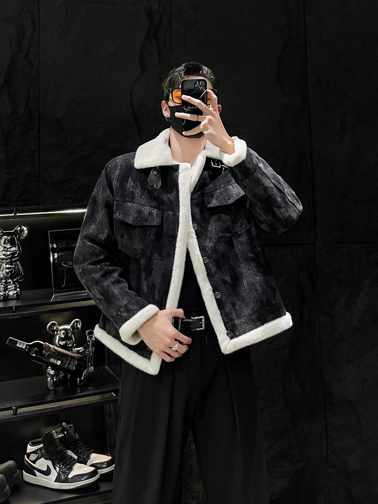 Thiened Faux Fur Jaet Men's Winter Warmth Emed Leather And Fur Inteated Design Youthful Korean Sle Outerwear
Thiened Faux Fur Jaet Men's Winter Warmth Emed Leather And Fur Inteated Design Youthful Korean Sle Outerwear