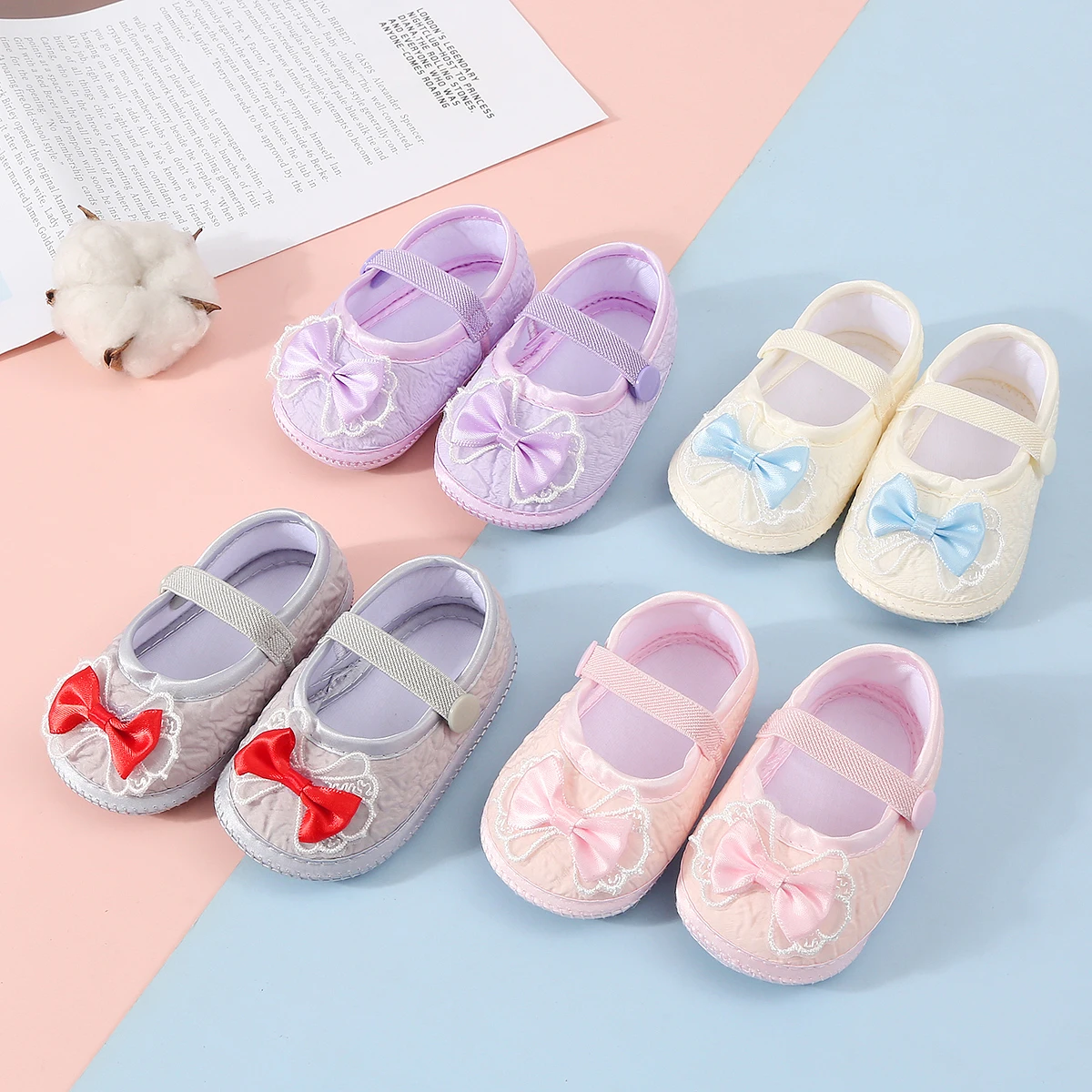 1 pair of baby non-slip learning walking shoes, cute bow design, suitable for indoor and outdoor, parties and gatherings.
1 pair of baby non-slip learning walking shoes, cute bow design, suitable for indoor and outdoor, parties and gatherings.