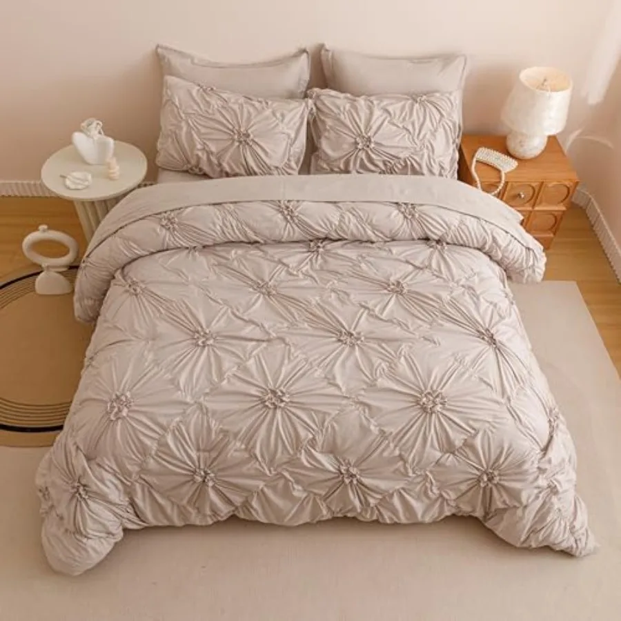 Comforter Set - 7 Pieces Bed in a Bag Premium Comforters Size Bed Set Pintuck Pinch Pleat Complete Comforter Set with Flat Shee
Comforter Set - 7 Pieces Bed in a Bag Premium Comforters Size Bed Set Pintuck Pinch Pleat Complete Comforter Set with Flat Shee