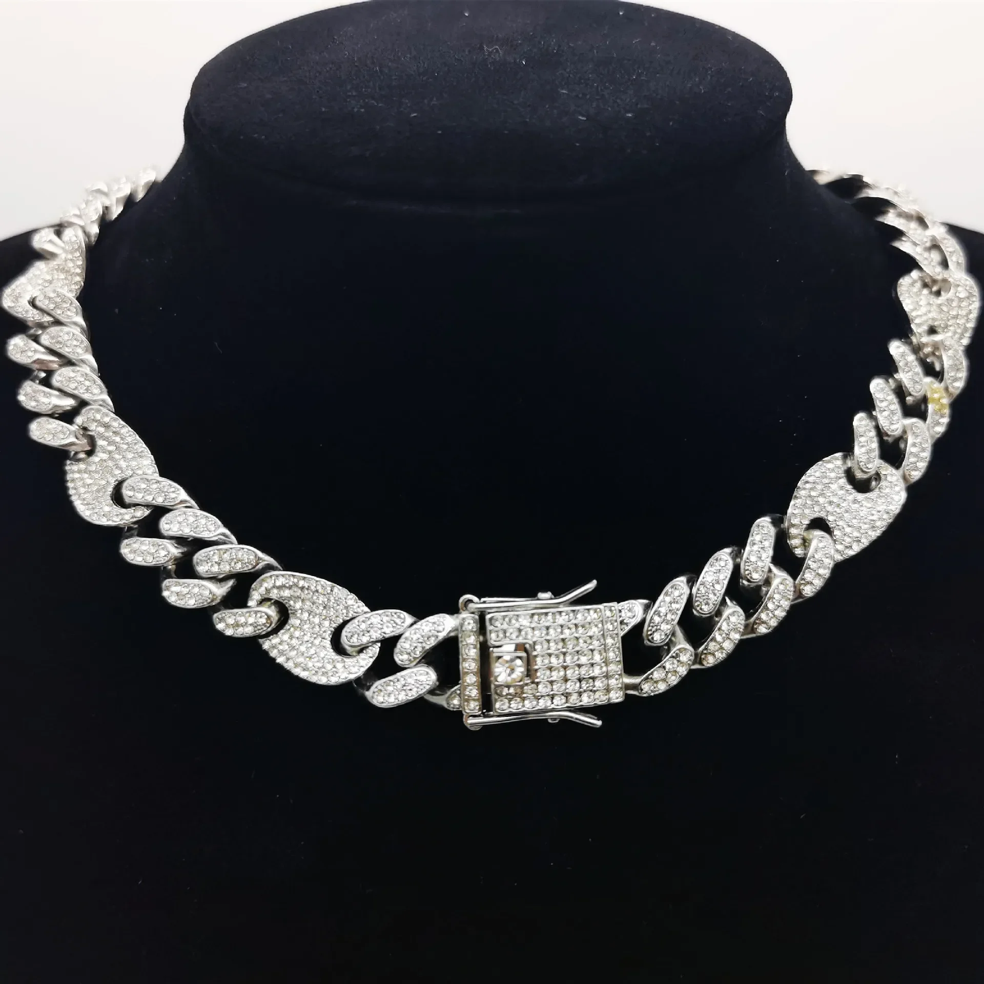 shengfenghua 10 pieces Hip Hop Hipster Cuban Chain Diamond Bracelet 12mm Pig Nose Men Ladies Hiphop Necklace
shengfenghua 10 pieces Hip Hop Hipster Cuban Chain Diamond Bracelet 12mm Pig Nose Men Ladies Hiphop Necklace