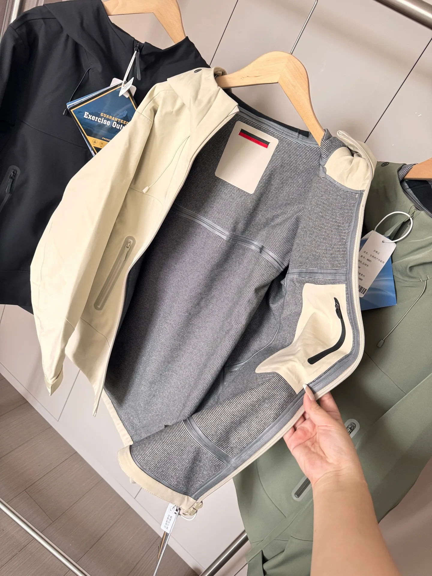 High-End Softell Jaet Waterproof Windproof All-Match Autumn Winter Hooded Functionali Trendy Outerwear for Youth
High-End Softell Jaet Waterproof Windproof All-Match Autumn Winter Hooded Functionali Trendy Outerwear for Youth