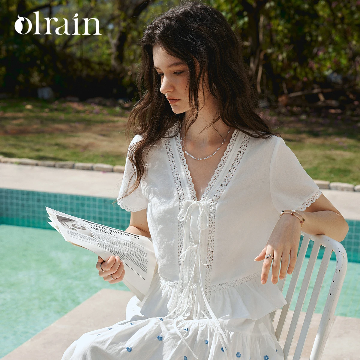 OLrain Women White French Lace Blouse 2026 Summer V-Neck Tie Waist Ruffle Hem Textured Slim Elegant Short Sleeve Top O58XC005915
OLrain Women White French Lace Blouse 2026 Summer V-Neck Tie Waist Ruffle Hem Textured Slim Elegant Short Sleeve Top O58XC005915