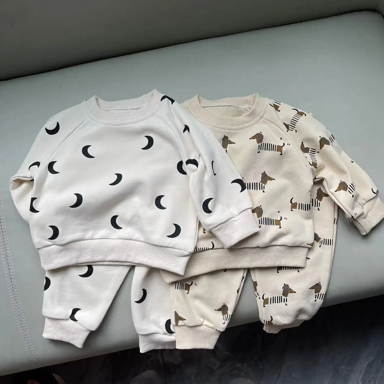 2024 Autumn New Baby Long Sleeve Clothes Set Infant Moon Print Sweatshirt + Pants 2pcs Gym Suit Toddler Casual Sweat Outfits
2024 Autumn New Baby Long Sleeve Clothes Set Infant Moon Print Sweatshirt + Pants 2pcs Gym Suit Toddler Casual Sweat Outfits