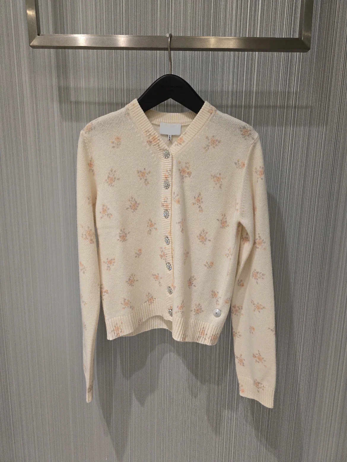 HEIDD Gan2025 Autumn Winter Long Sve Knitted Sweater Fre Small Flower Embroidery Beige Color Women's Open Cardigan
HEIDD Gan2025 Autumn Winter Long Sve Knitted Sweater Fre Small Flower Embroidery Beige Color Women's Open Cardigan