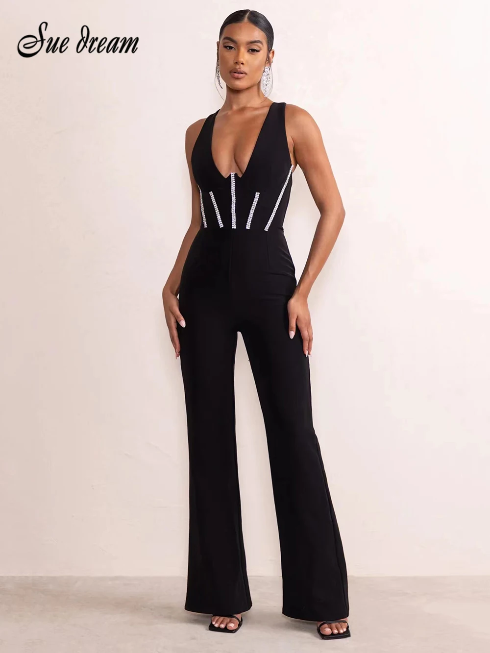 2023 New Summer Sexy Strap Black Tight Woman Jumpsuits Low Chest V Neck Sleeveless Bandage Diamond Female Party Catsuits Hot
2023 New Summer Sexy Strap Black Tight Woman Jumpsuits Low Chest V Neck Sleeveless Bandage Diamond Female Party Catsuits Hot