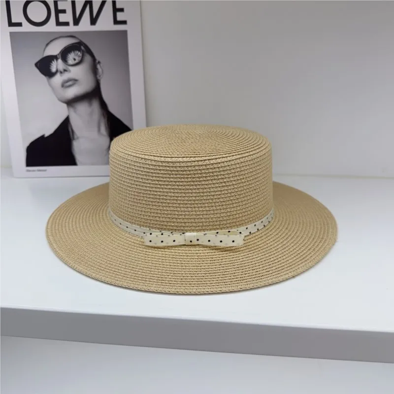 A new style of women's straw-woven top hat for vacation and travel with simple knot is shading
A new style of women's straw-woven top hat for vacation and travel with simple knot is shading