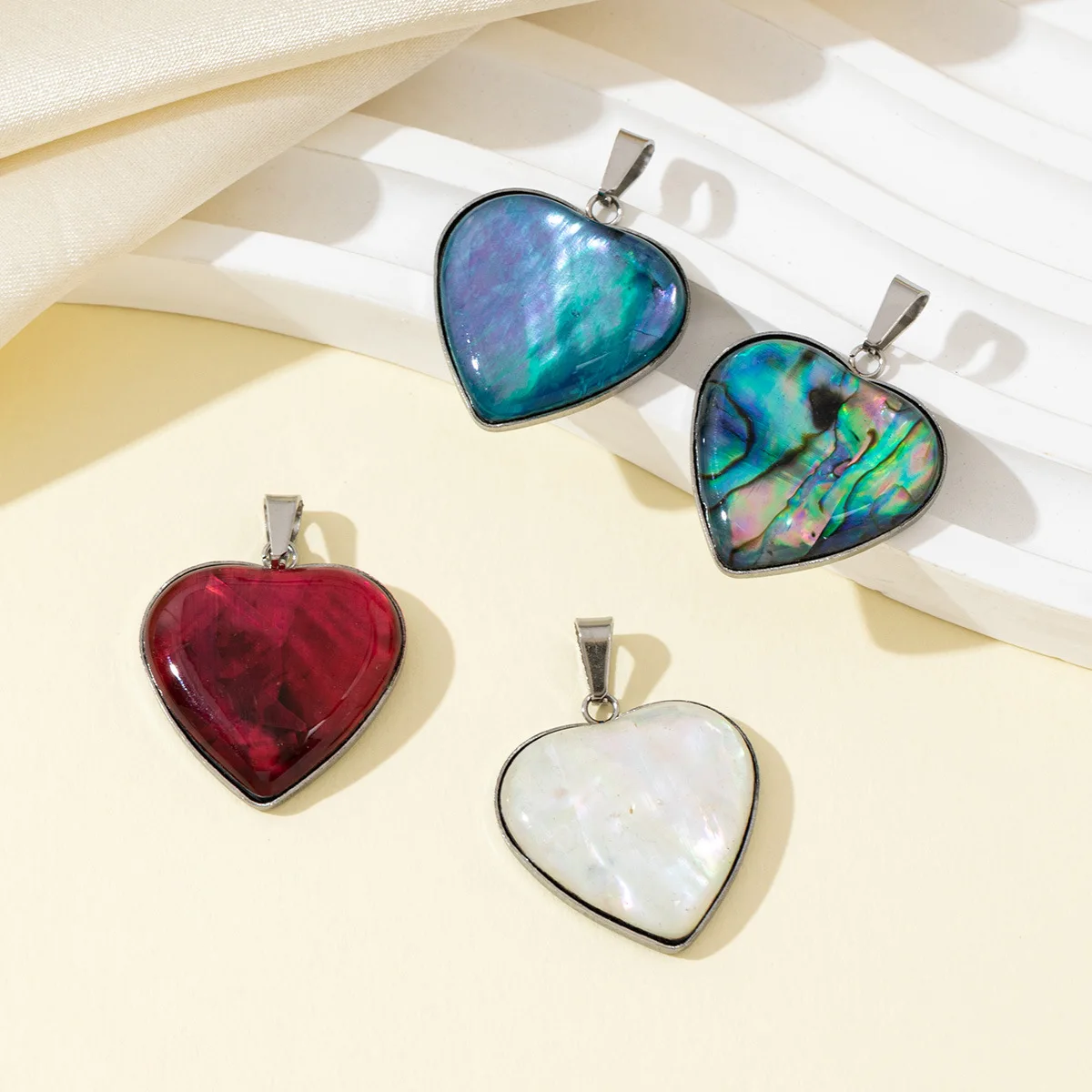 Vintage stainless steel Steel-colored heart-shaped shell pendant DIY Jewelry accessories necklace pendant
Vintage stainless steel Steel-colored heart-shaped shell pendant DIY Jewelry accessories necklace pendant