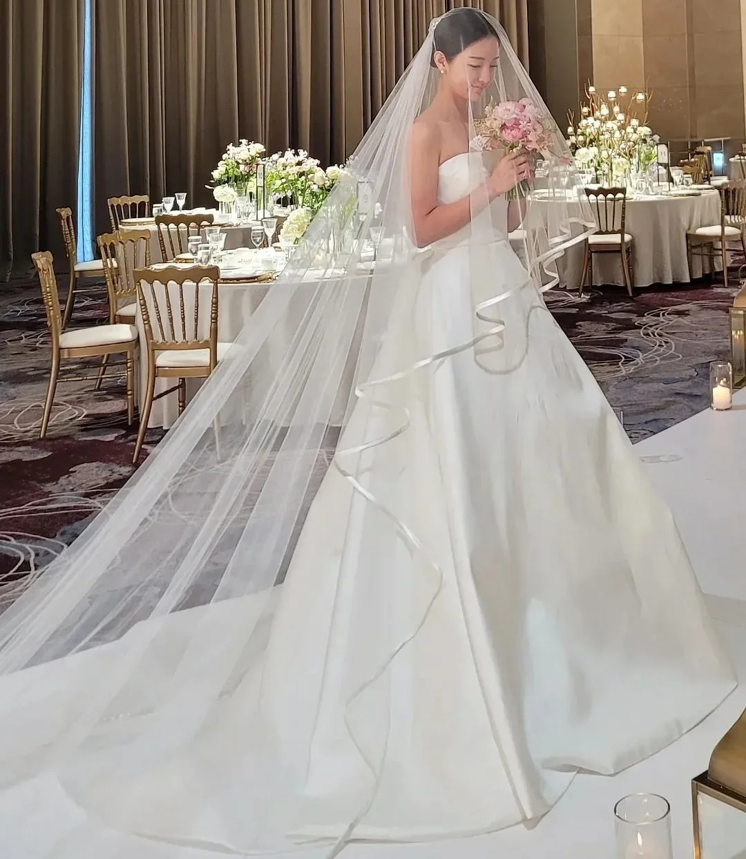 Strapless A-Line Bride Dresses Sleeveless Backless Wedding Gowns Elegant Satin Korea Photography Simple Corset Bridal Gown
Strapless A-Line Bride Dresses Sleeveless Backless Wedding Gowns Elegant Satin Korea Photography Simple Corset Bridal Gown