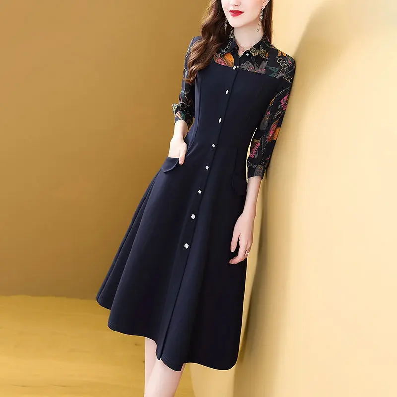 2023 Autumn New Elegant Buttons Patchwork Turn-down Collar 3/4 Sleeve Midi Dress Ladies Fashionable Printing Pocket A-line Skirt
2023 Autumn New Elegant Buttons Patchwork Turn-down Collar 3/4 Sleeve Midi Dress Ladies Fashionable Printing Pocket A-line Skirt