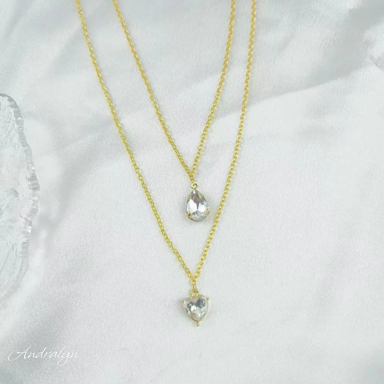 Andralyn INS Double Layered Lucky Clover Necklace For Women 18K Gold Zircon Sweet Heart-Shaped Star Fine Jewelry Gift
Andralyn INS Double Layered Lucky Clover Necklace For Women 18K Gold Zircon Sweet Heart-Shaped Star Fine Jewelry Gift
