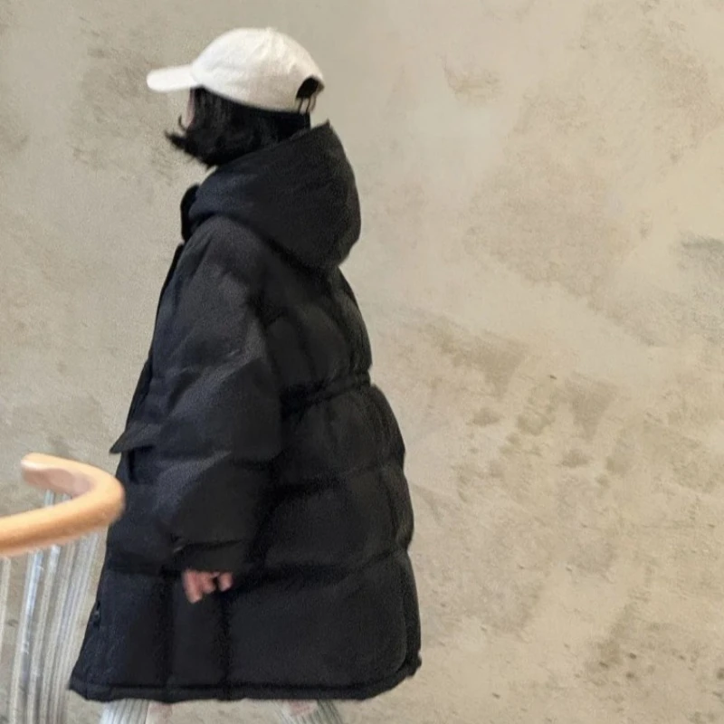 【2025 Новинка зимы】Стильный корейский утепленный пуховик для девочек-подростков Зимнее пальто средней длины Теплоизолированная уличная куртка
【2025 Новинка зимы】Стильный корейский утепленный пуховик для девочек-подростков Зимнее пальто средней длины Теплоизолированная уличная куртка