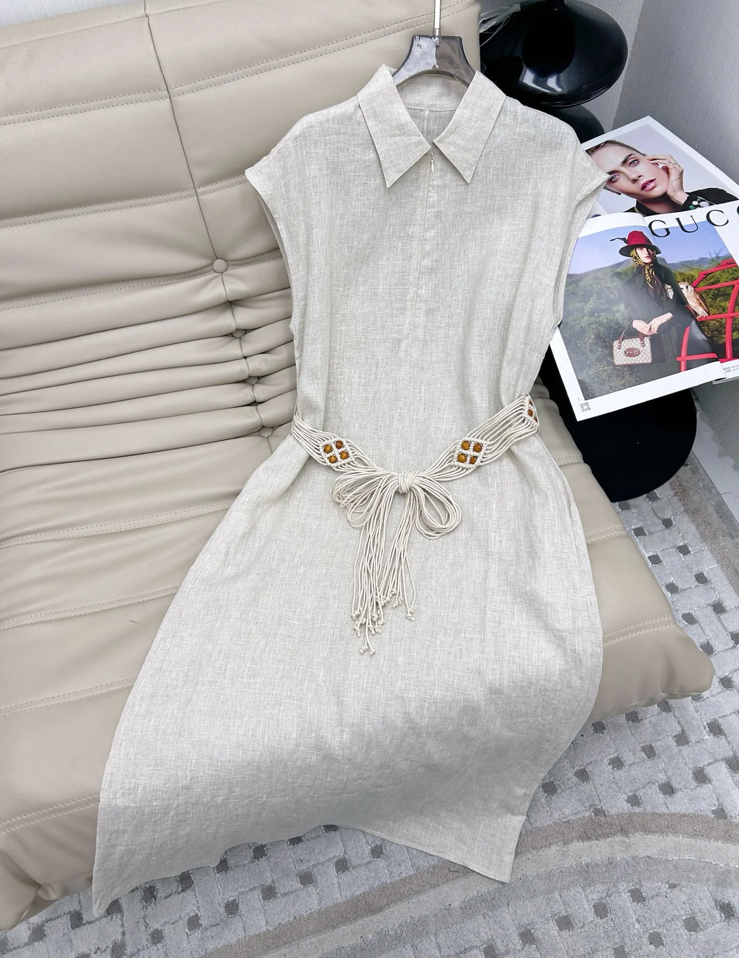 New women's clothing for the summer of 2025Simple sleeveless lapel waist with retro style woven waistband linen dress
New women's clothing for the summer of 2025Simple sleeveless lapel waist with retro style woven waistband linen dress