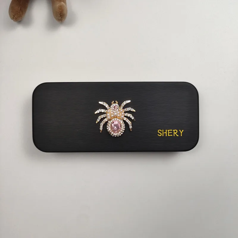 Set with diamonds Spider Pattern Women Steel Leather Portable Hard Reading Glasses Box Eyeglass Case Spectacle Cases Girl Gift B
Set with diamonds Spider Pattern Women Steel Leather Portable Hard Reading Glasses Box Eyeglass Case Spectacle Cases Girl Gift B