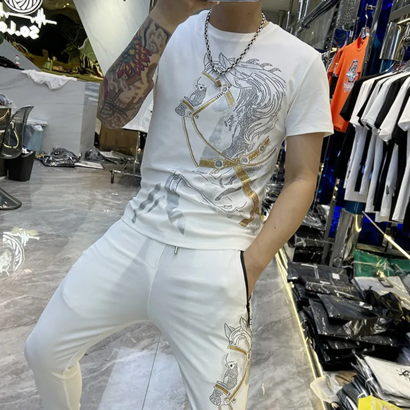 Animal Horse Rhinestones Printed Short-sleeved T-shirt 2-piece Suit Men's Slim Suit Sportswear Tops + Pants Tracksuit Men Set
Animal Horse Rhinestones Printed Short-sleeved T-shirt 2-piece Suit Men's Slim Suit Sportswear Tops + Pants Tracksuit Men Set