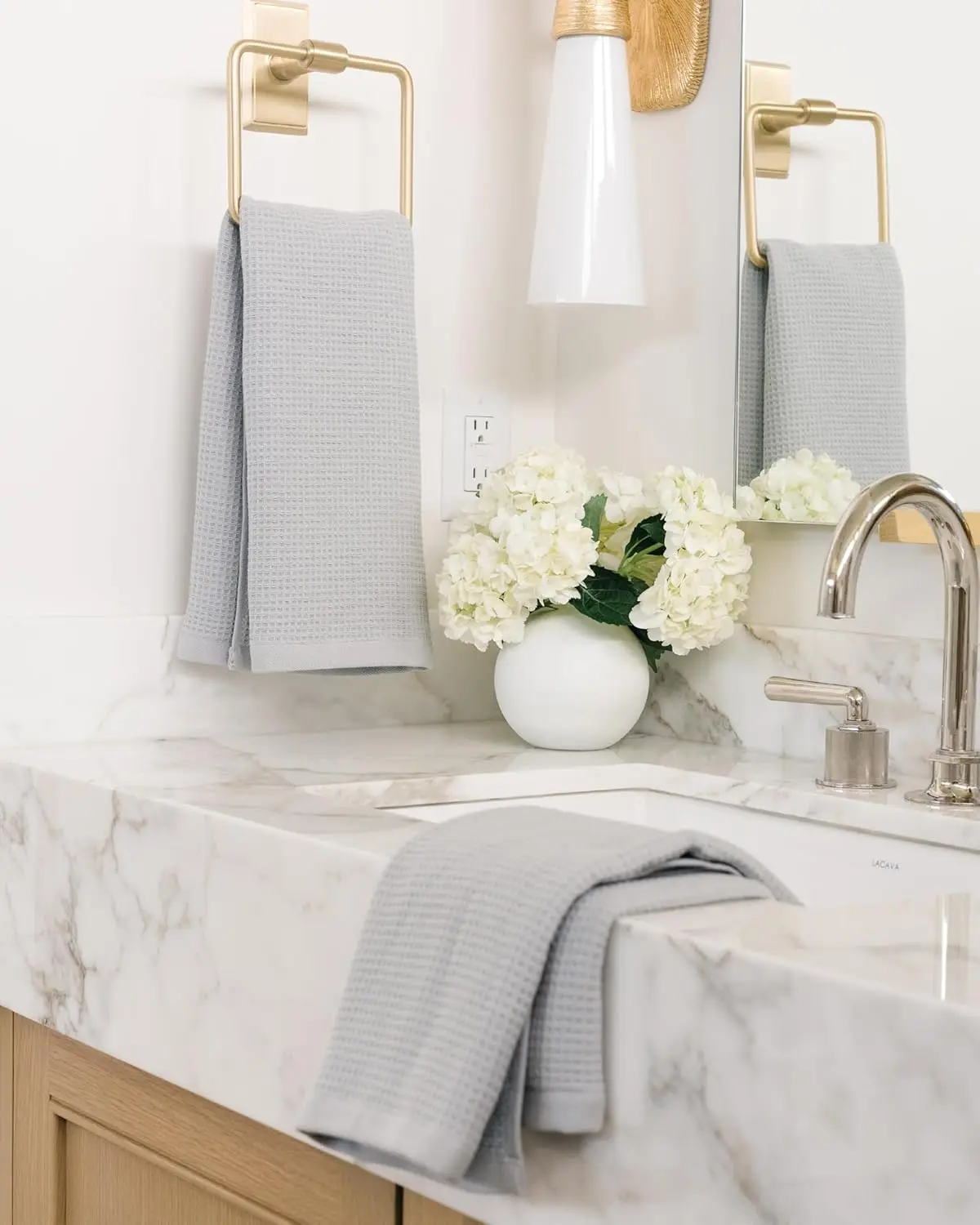 Light Grey Waffle Hand Towels- Made from Cotton & Viscose from Bamboo, Plush, Absorbent, Soft
Light Grey Waffle Hand Towels- Made from Cotton & Viscose from Bamboo, Plush, Absorbent, Soft
