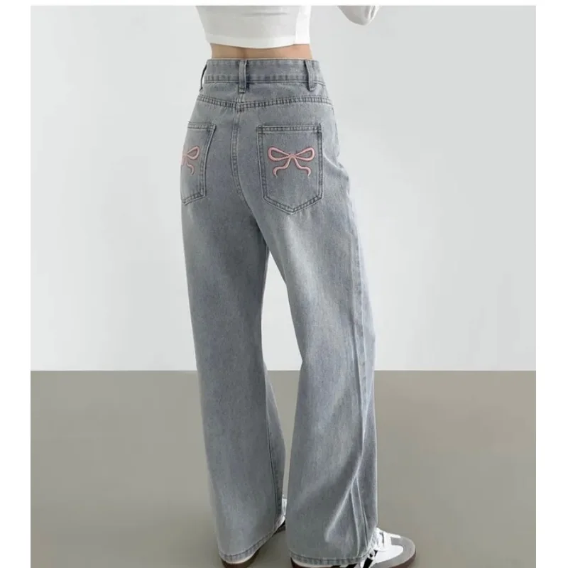 Chic High Waist Straight Leg Light Blue Denim Jeans with Embroidered Knots Back Pocket Design for Women 2026 Summer...
Chic High Waist Straight Leg Light Blue Denim Jeans with Embroidered Knots Back Pocket Design for Women 2026 Summer...